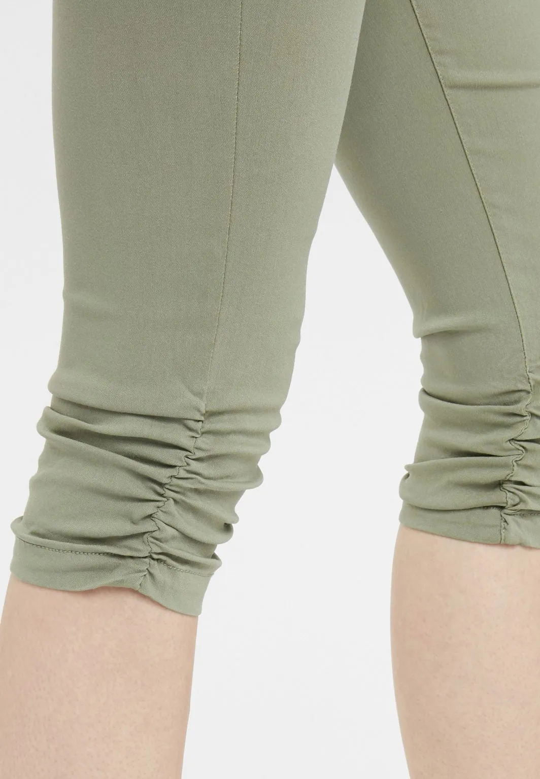 4-A0787 Bykeira Capri Pants Sea Green